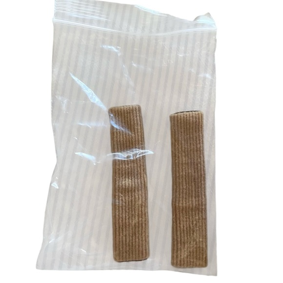 Bunheads Jelly Toes Soft Fabric Bands w/ comforting gel strips for ballerinas - Picture 3 of 4